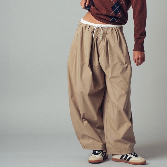 NEW! Urban Daisy Contrast Waist Cocoon Leg Khaki Pants, Women's Size’s S,M & L - Picture 4 of 9